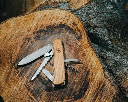 Couteau suisse en bois